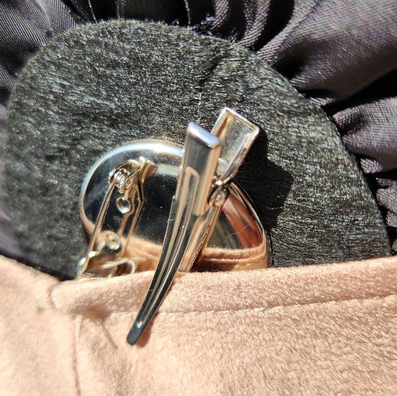 Bold Black Flower Brooch Pin Clip - Picture 9 of 16